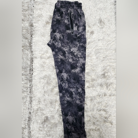 Mens Old Navy Joggers - Picture 2 of 2